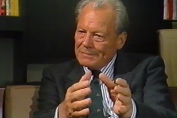 Fotoausschnitt aus einem Interview von Horst Schättle mit Willy Brandt für die ZDF-Sendung „Zeugen des Jahrhunderts“ im Dezember 1988 zum Spanischen Bürgerkrieg 1937.