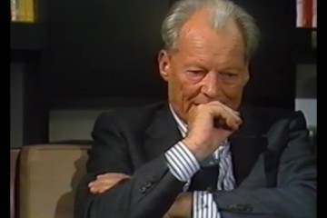 Fotoausschnitt aus einem Interview von Horst Schättle mit Willy Brandt für die ZDF-Sendung „Zeugen des Jahrhunderts“ im Dezember 1988 zu den Lehren des 13. August 1961.