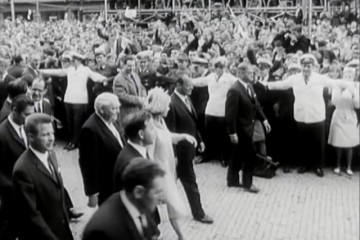 Fotoausschnitt aus „Die Zeit unter der Lupe“ vom 1. Juni 1965 zum Besuch von Queen Elisabeth in Berlin.