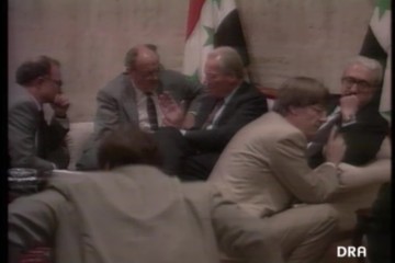 Fotoausschnitt aus einer Sendung des Deutschen Fernsehfunks (DFF) am 09.11.1990 zu Willy Brandts Reise nach Bagdad.