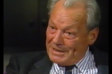 Fotoausschnitt eines Interviews Willy Brandts für die ZDF-Sendung „Zeugen des Jahrhunderts“ zum Thema „Wandel durch Annäherung“.